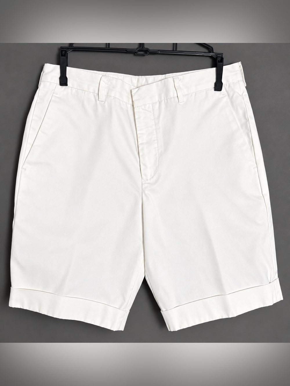 Balenciaga Men’s White Flat Front Cuffed Shorts - Picture 2 of 14